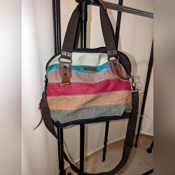 Women crossbody and handles bag. Large capacity. Preloved like new - Picture 2 of 9